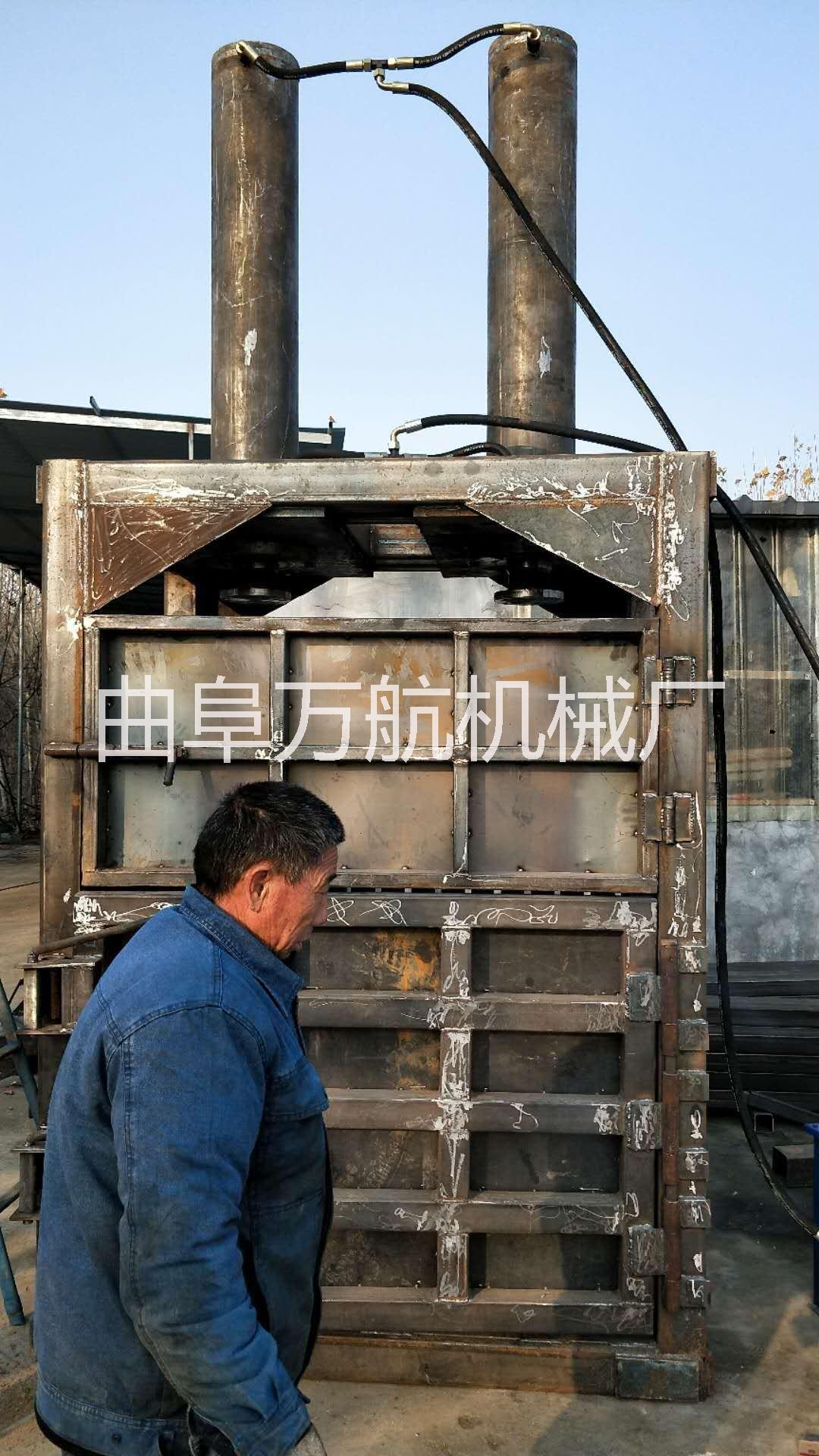 曲阜万航 立式液压打包机 曲阜立式液压打包机价格 40T立式液压打包机图片