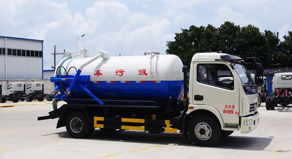 東風(fēng)多利卡8噸吸污車圖片