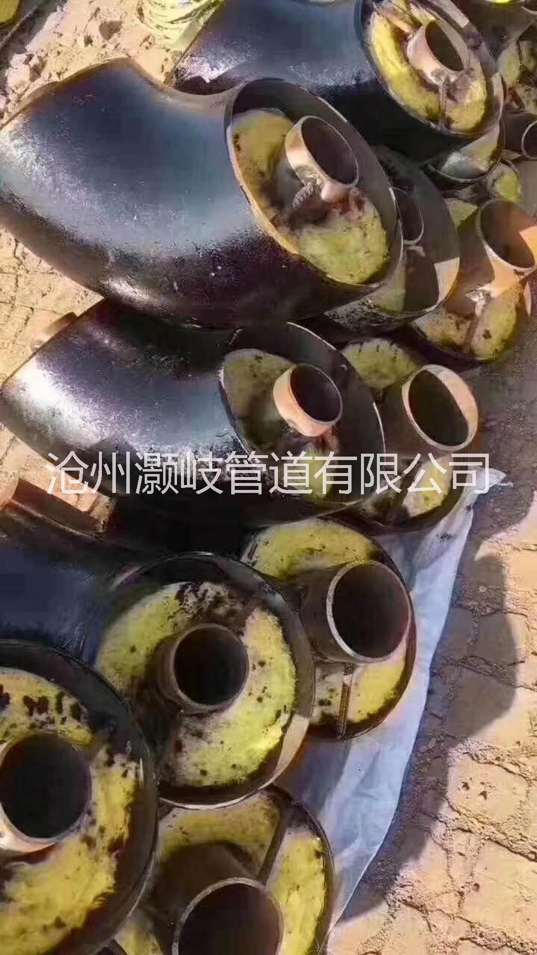 保温弯头图片