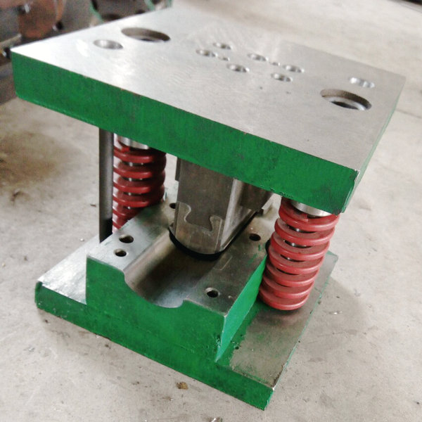 滄州五金沖壓模具設(shè)計廠家-黃驊億豪達(dá)，用專業(yè)技術(shù)征服你