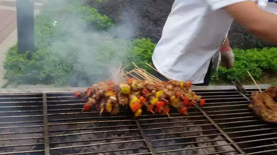 供應(yīng)深圳巴西燒烤宴會(huì)外賣 深圳燒烤配送 深圳戶外燒烤定制上門