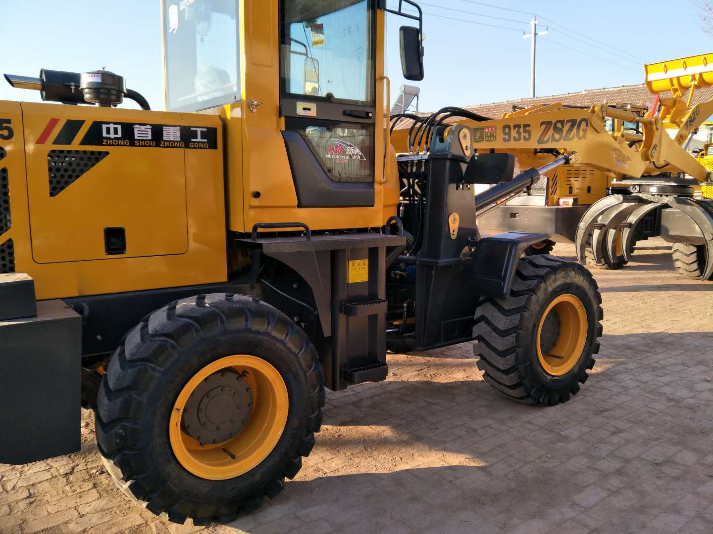 四驅(qū)抓木機(jī)360度旋轉(zhuǎn)抓頭935抓棉花包的抓機(jī)