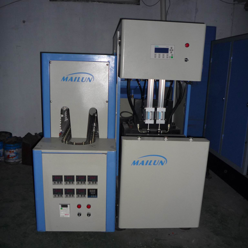 出口型半自動吹瓶機(jī)圖片