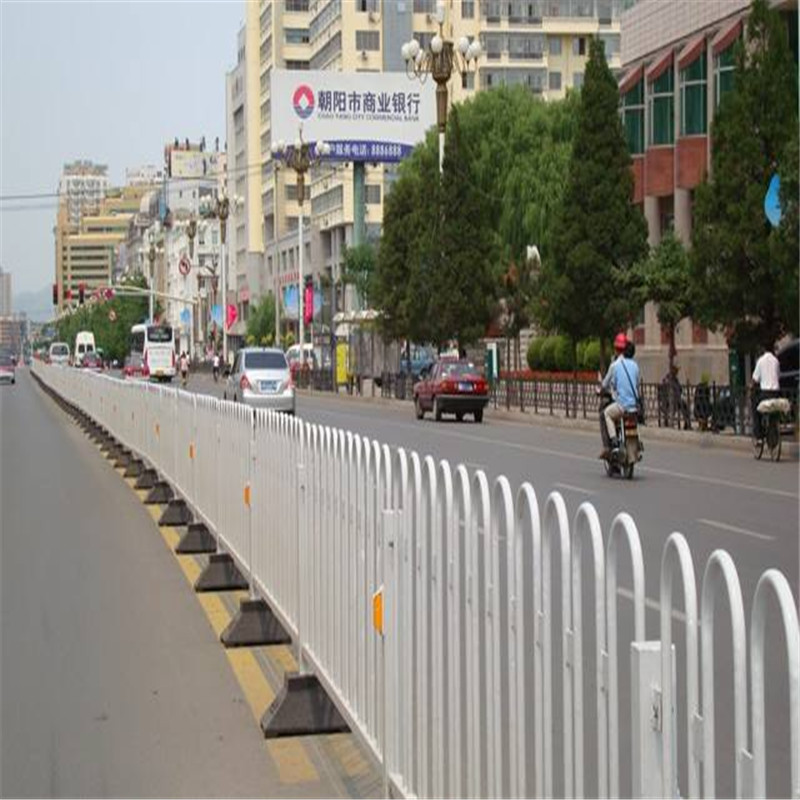 道路安全護欄 靜電噴涂M護欄 京式護欄 市政護欄 現(xiàn)貨供應護欄 修改