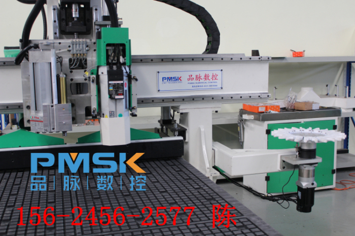 如何選擇數(shù)控木工開料機(jī)