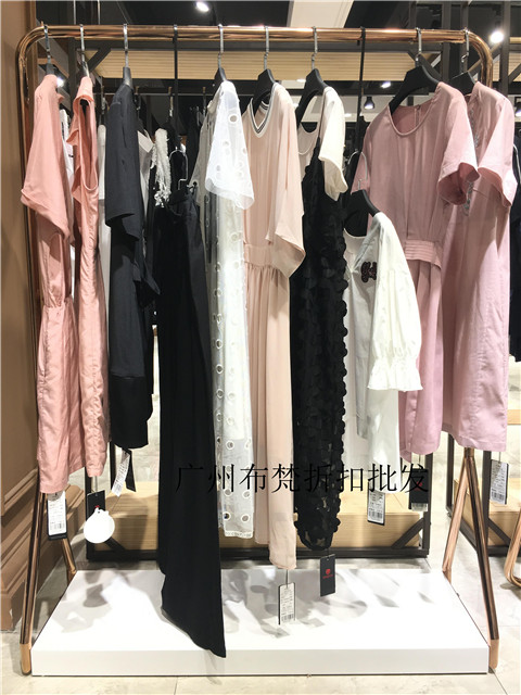 供应夏奈尔服装尾货批发品牌折扣店进货渠道图片