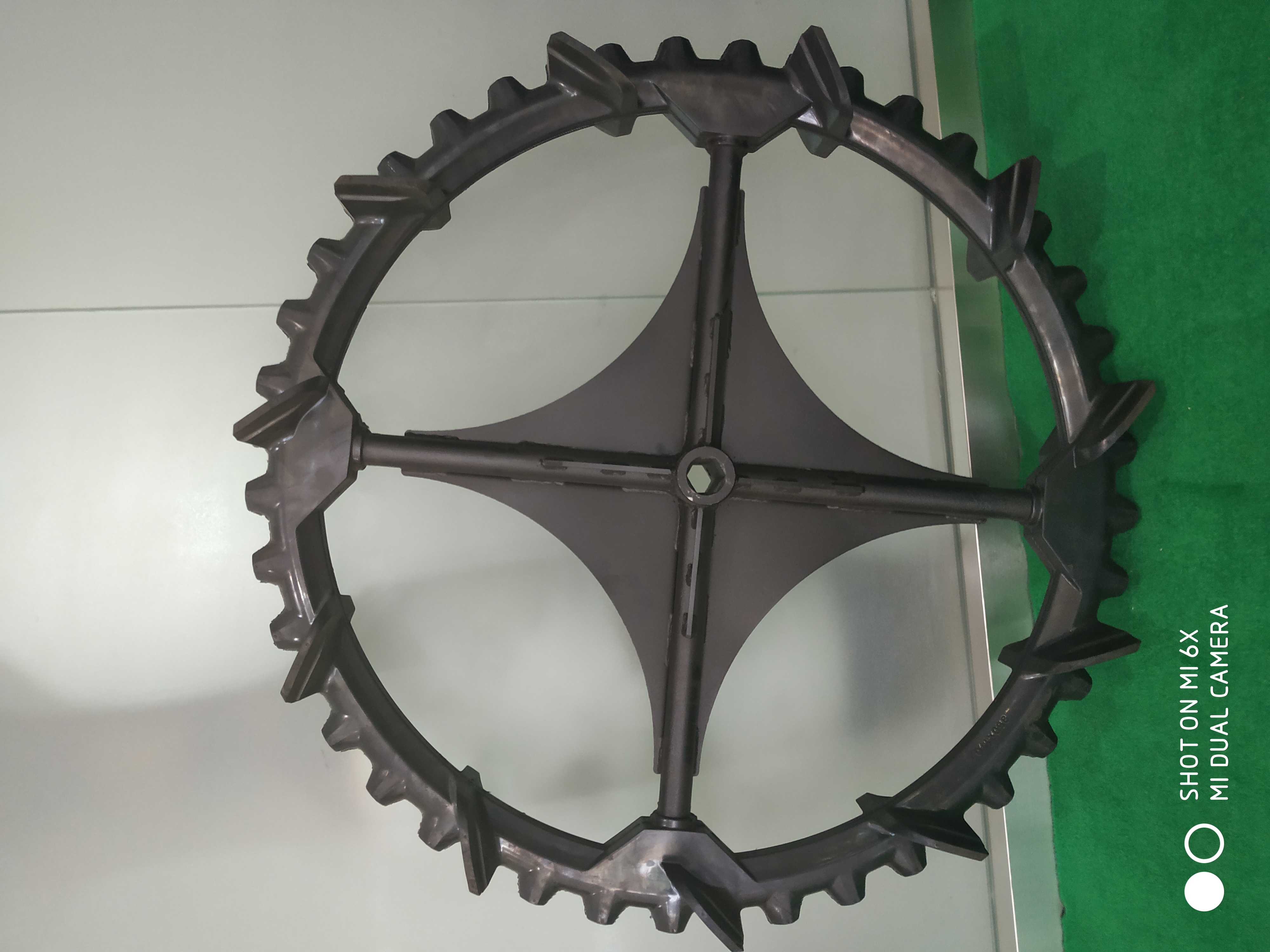 廠家供應(yīng)實(shí)心輪胎加工定制量大從優(yōu)各種型號可以定做