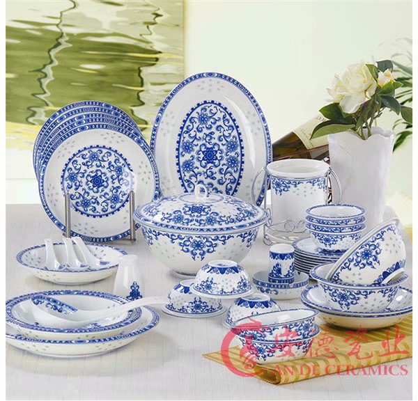 傳統(tǒng)青花玲瓏陶瓷餐具套裝廠家定制