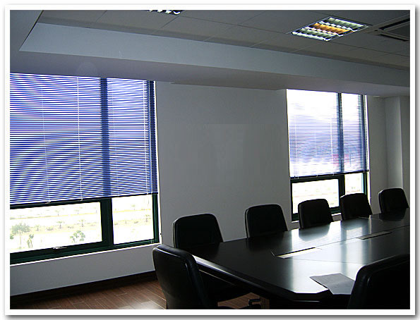 辦公室窗簾酒店布藝窗簾餐廳紗簾定做印字卷簾學(xué)校噴繪卷簾宿舍窗簾定做