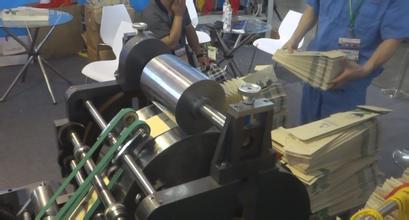 全自動方底紙袋制造機圖片