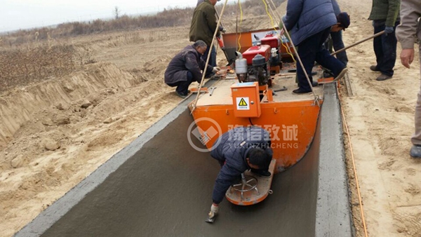 渠道現(xiàn)澆成型機(jī)硬質(zhì)渠成型機(jī)圖片/渠道現(xiàn)澆成型機(jī)硬質(zhì)渠成型機(jī)樣板圖 (4)