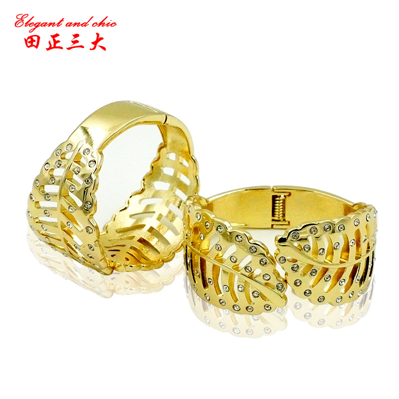 田正三大廠家手鐲 精美鑲水晶合金手環(huán) 送禮有面 簡約大方時尚