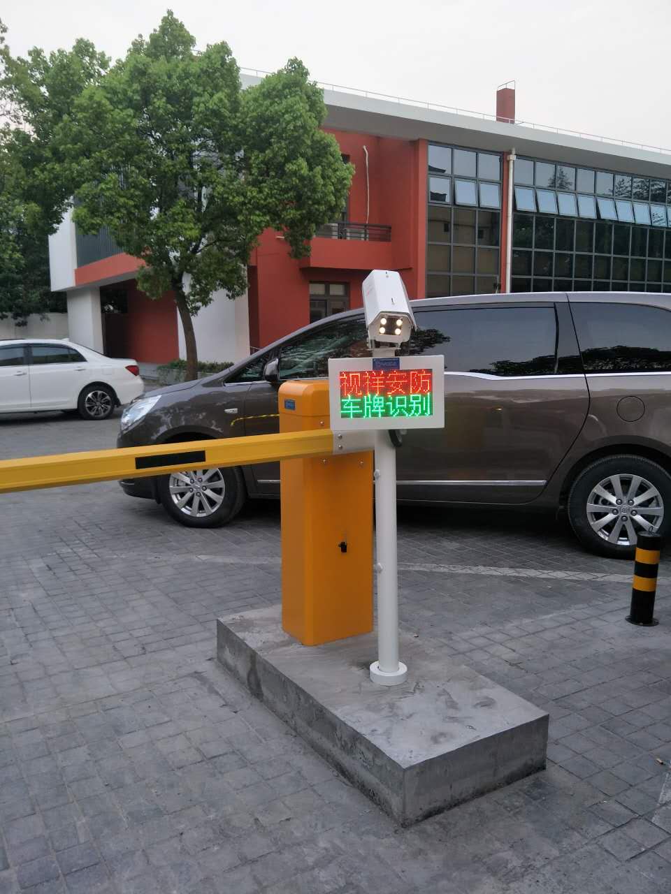 車(chē)牌識(shí)別系圖片/車(chē)牌識(shí)別系樣板圖 (3)