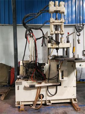 二手立式液態(tài)成型機