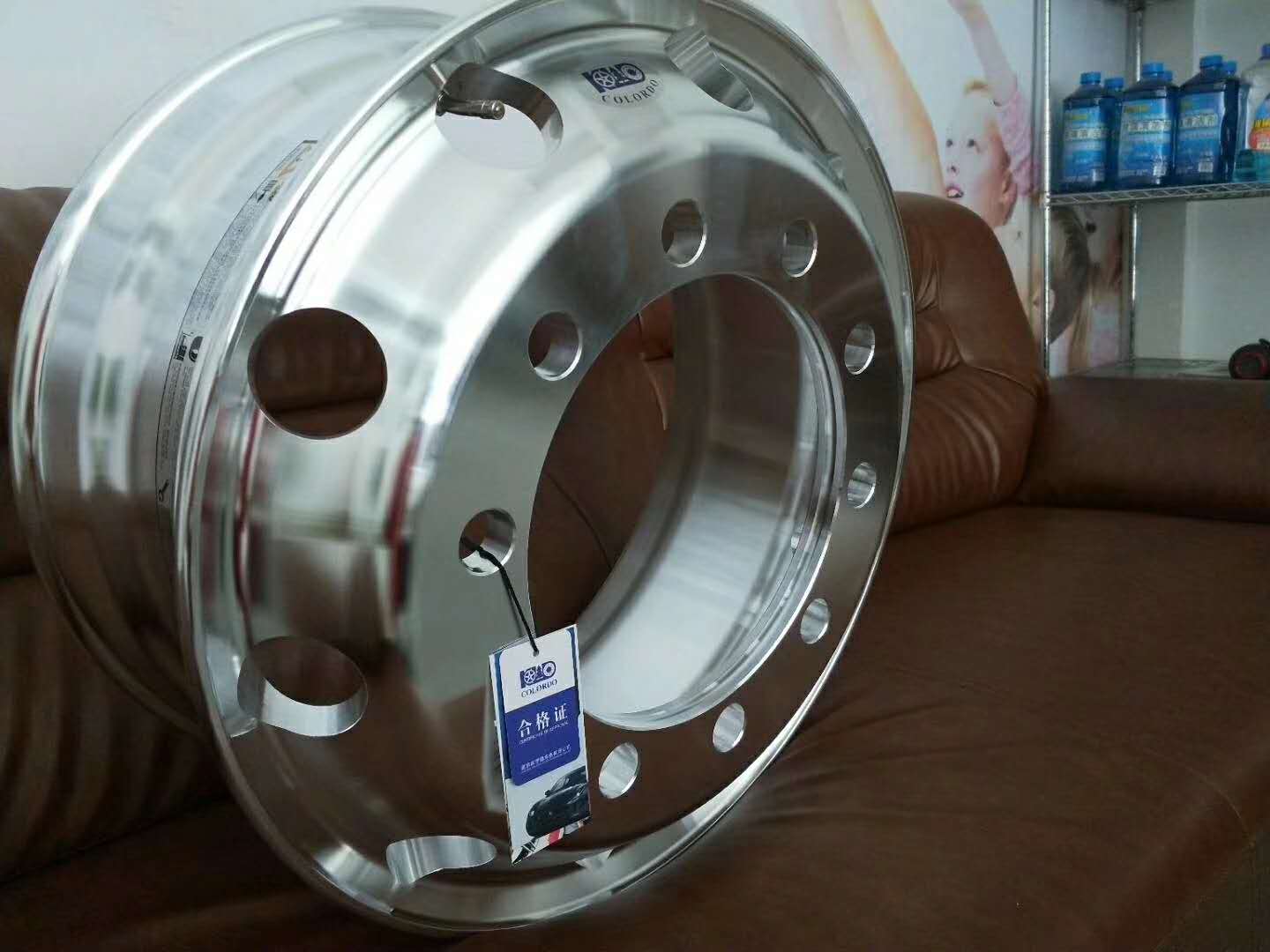 最美卡車(chē)萬(wàn)噸級(jí)鍛造鋁合金輪轂 浙江最美卡車(chē)萬(wàn)噸級(jí)鍛造鋁合金輪轂