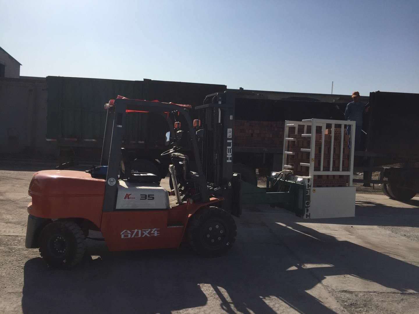 廠家直銷單托盤搬運(yùn)設(shè)備抱磚機(jī)