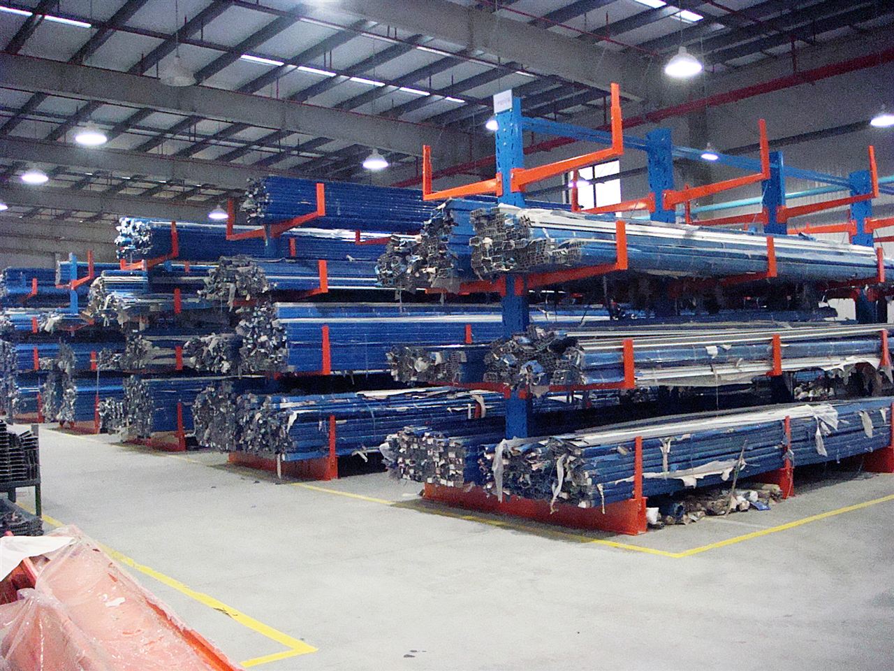 中山精品倉儲重型懸臂式貨架圖片