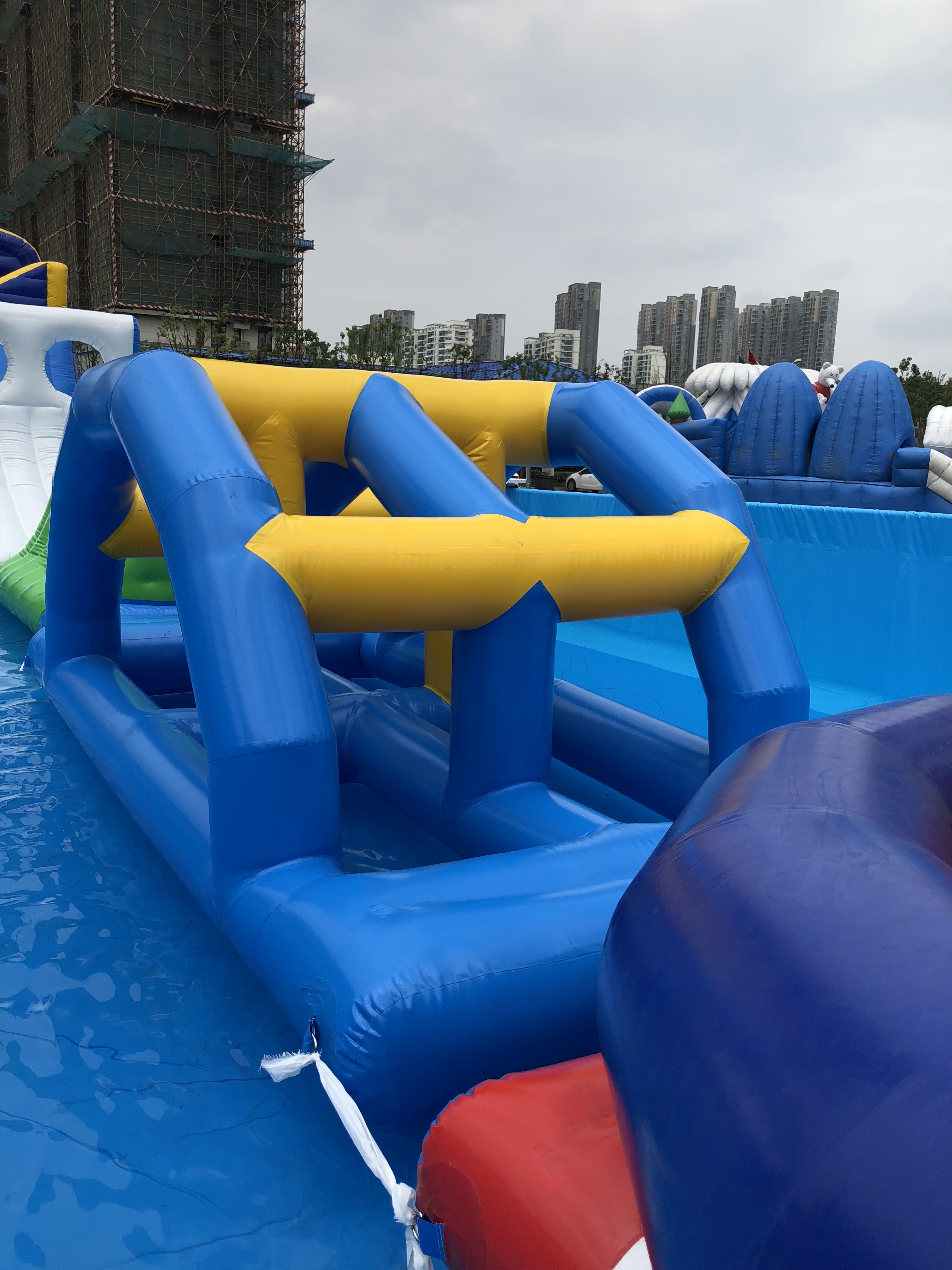 高品質(zhì)水上樂園水上闖關(guān)出租全包價圖片