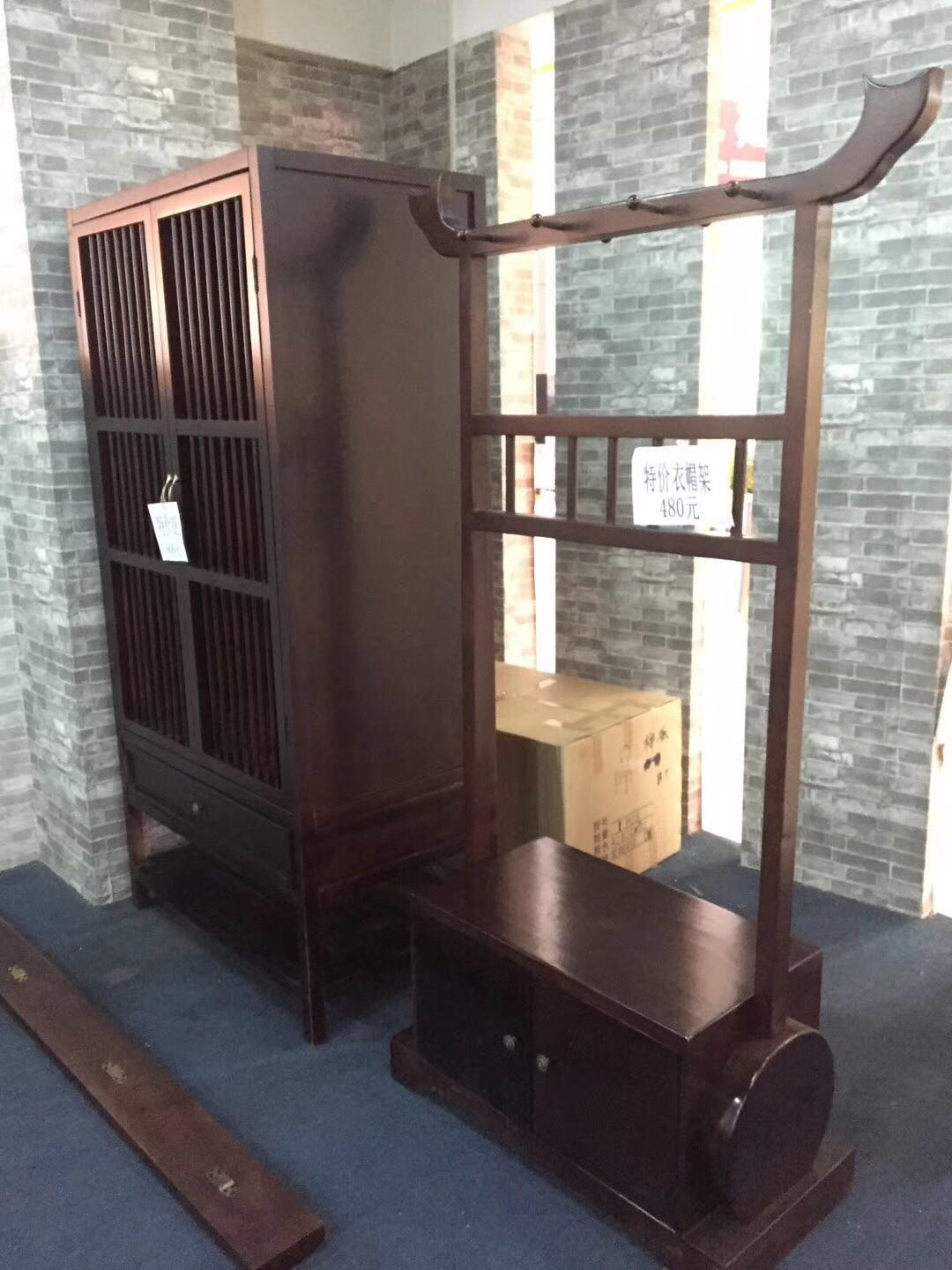 實木浴巾架酒店公寓式配套掛衣架圖片