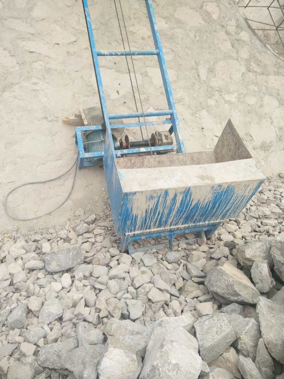 山西平定縣建筑用爬山虎上料機(jī)圖片/山西平定縣建筑用爬山虎上料機(jī)樣板圖 (2)