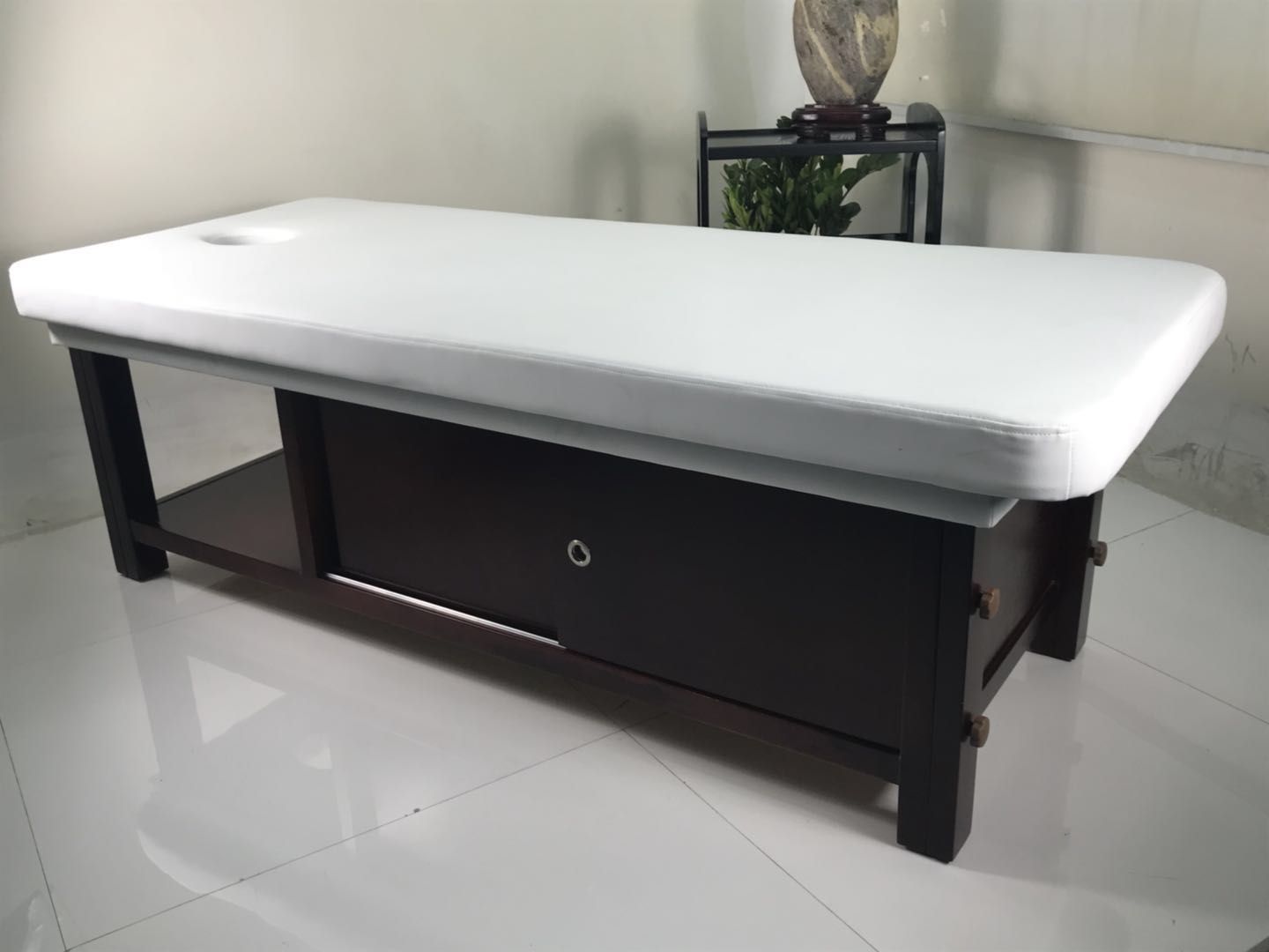 廣州實(shí)木美容床泰式按摩床圖片/廣州實(shí)木美容床泰式按摩床樣板圖 (4)