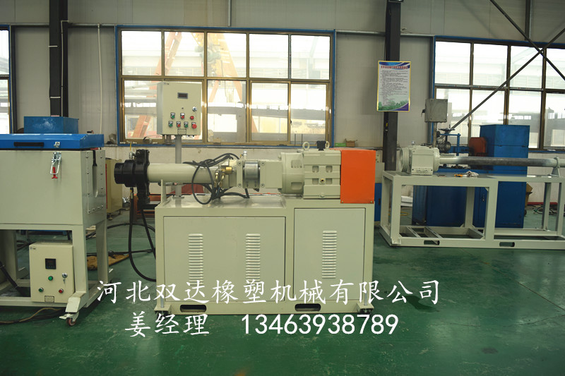優(yōu)質(zhì)的硅膠條擠出機(jī)生產(chǎn)線圖片/優(yōu)質(zhì)的硅膠條擠出機(jī)生產(chǎn)線樣板圖 (2)