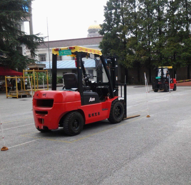 叉車培訓，叉車考證，各區(qū)附近安排