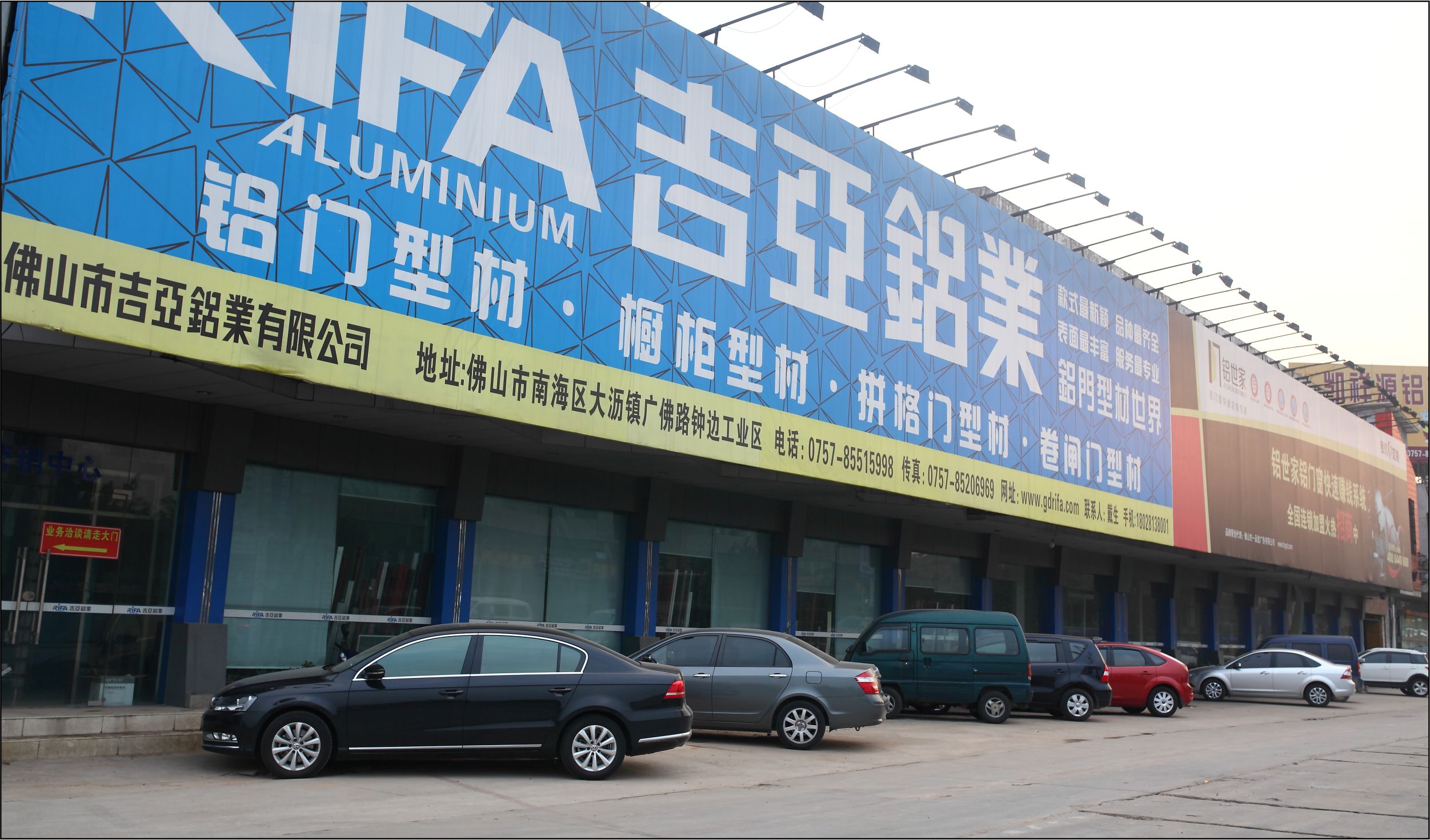 吉亞鋁業(yè)丨雙包邊重型推拉門(mén)型材圖片