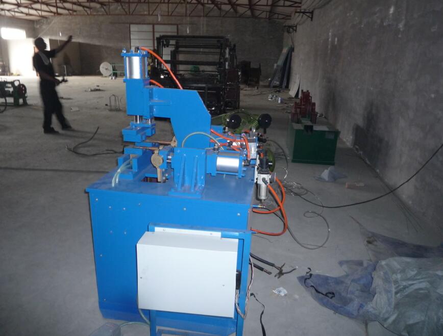 美格網(wǎng)軋花機(jī)安全網(wǎng)焊接機(jī)優(yōu)質(zhì)美格網(wǎng)機(jī)廠家防盜網(wǎng)機(jī)產(chǎn)量