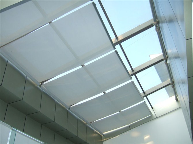 定制大型頂棚天棚簾酒店頂棚隔熱遮陽(yáng)簾電動(dòng)遮陽(yáng)簾戶外遮陽(yáng)棚