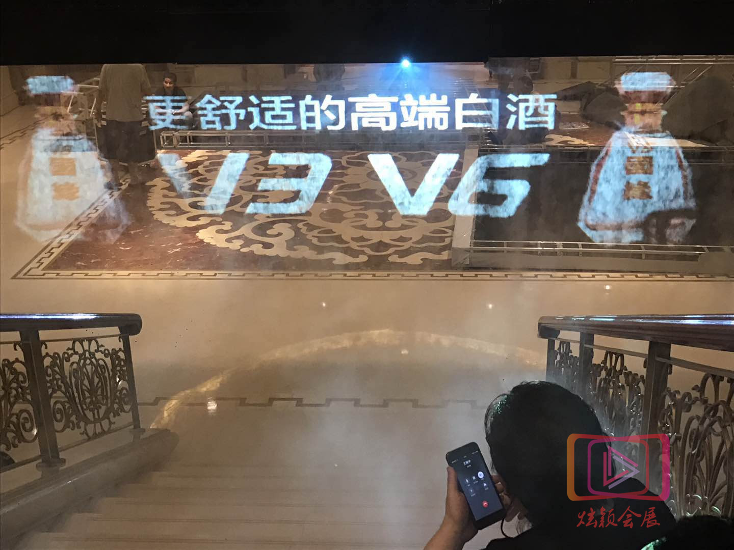 Ipad簽約霧屏全息投影人屏互動