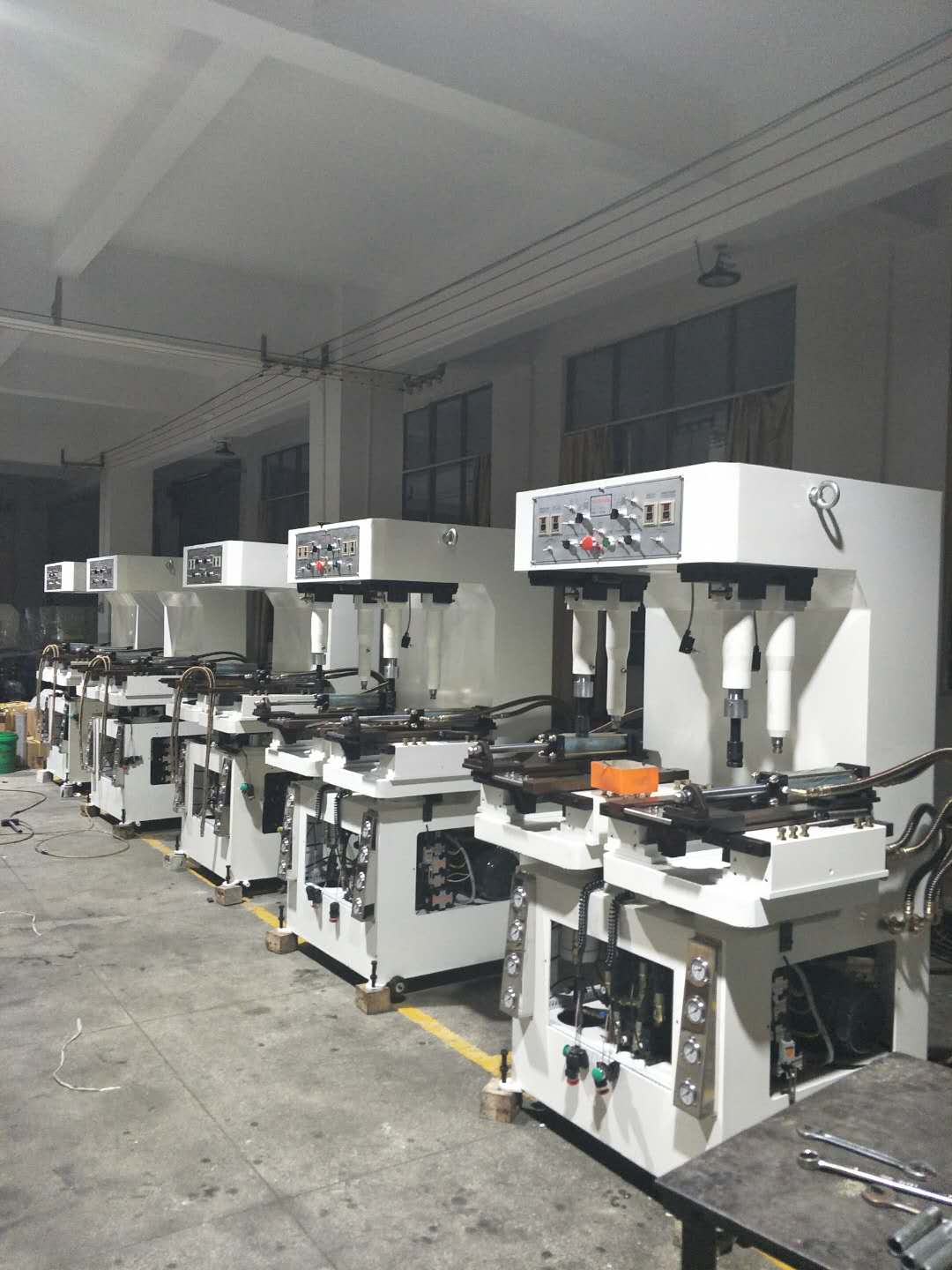 江西新款墻式無縫壓底機價格、供貨商、廠家【朗仕鋒智能鞋機設(shè)備有限公司】