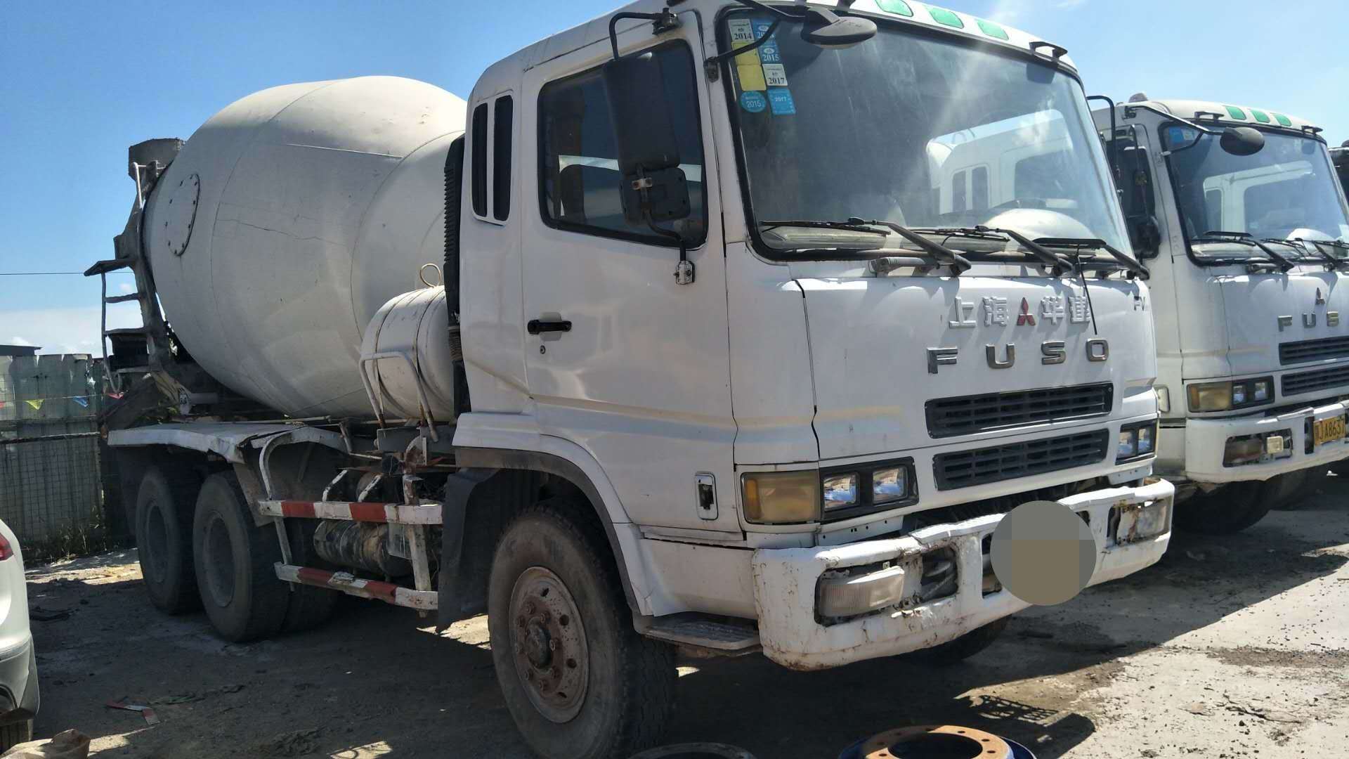 供應(yīng)07年二手三菱攪拌車