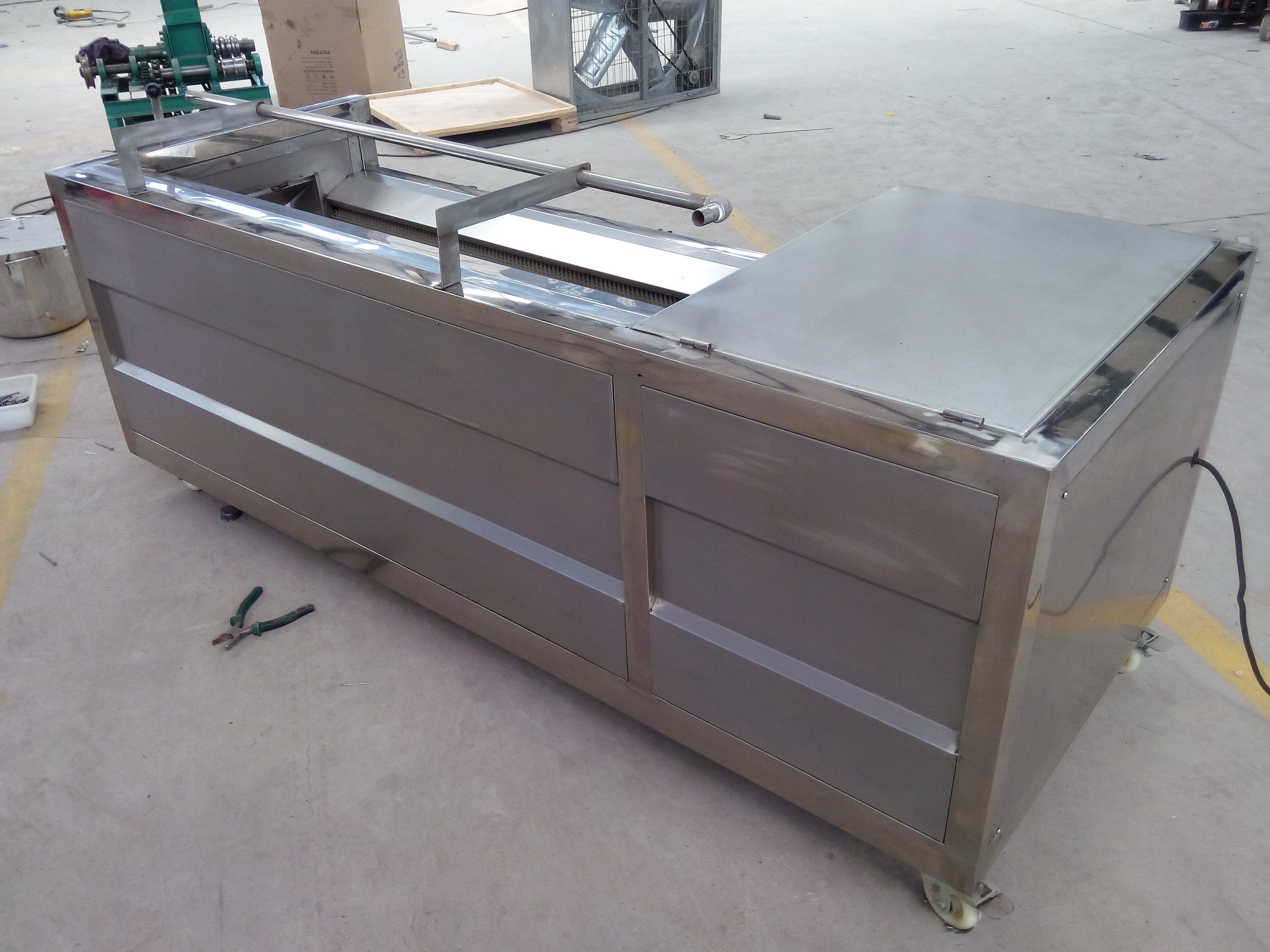 供應GB系列毛刷輥清洗脫皮機/土豆、蘿卜毛刷輥清洗機價格