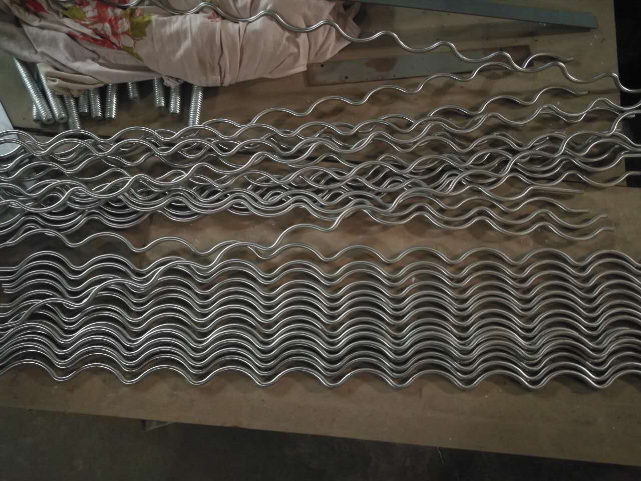 廠家不銹鋼酒柜斜放廊橋波浪支件定做紅酒柜波浪托架酒柜內(nèi)配件 酒柜波浪支件