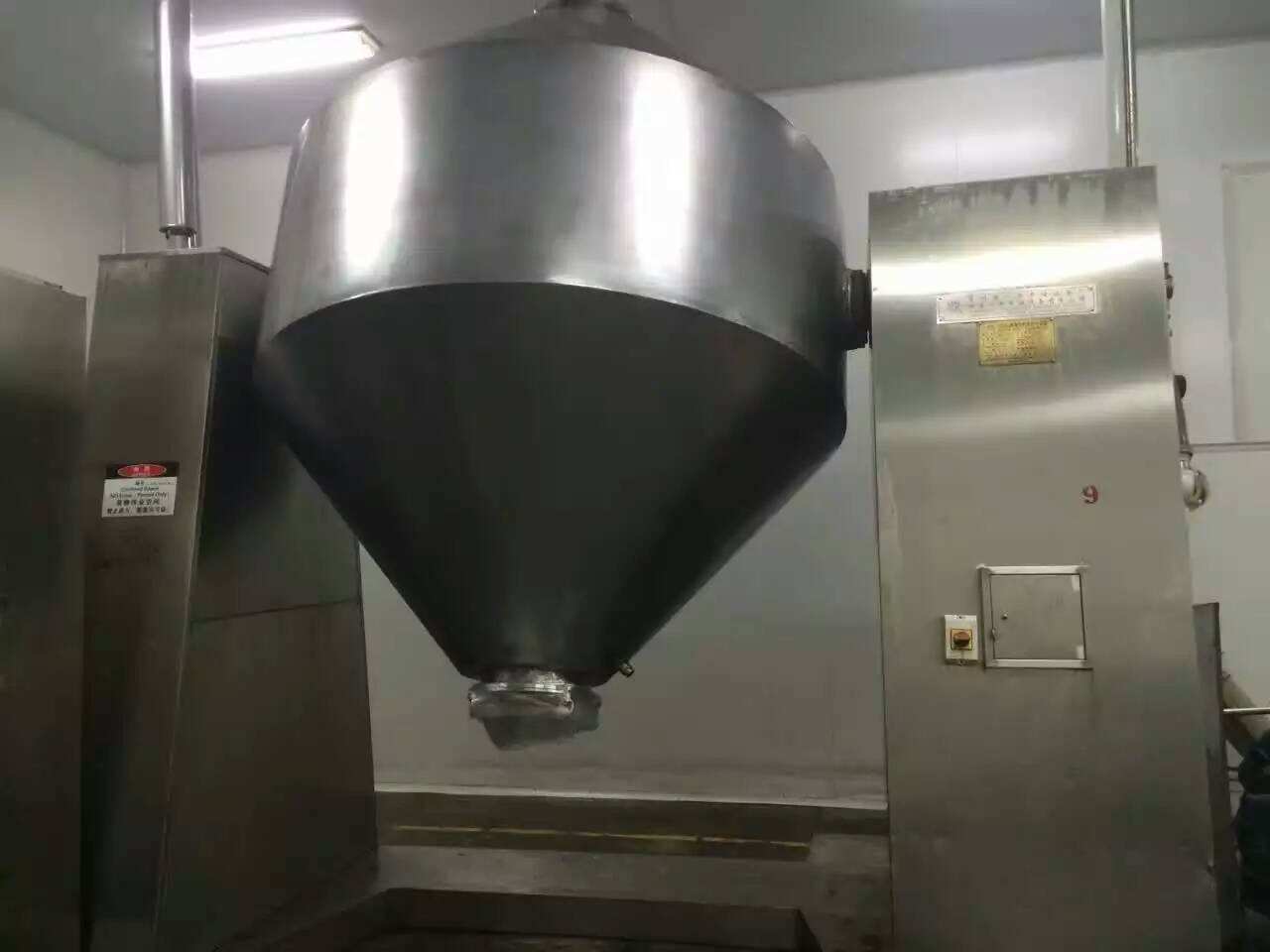 出售二手制藥設(shè)備 平板離心機(jī) 多功能粉碎機(jī) 三維混合機(jī) 二手制藥設(shè)備廠家圖片
