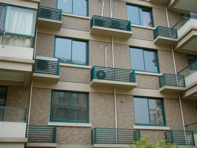 泰安鋅鋼飄窗圍欄，鋅合金百葉窗，組裝露臺(tái)欄桿，空調(diào)百葉圍欄