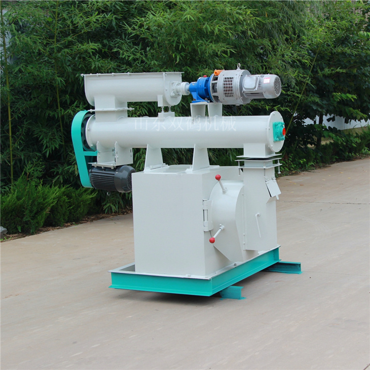 雞飼料加工飼料機(jī)組 一噸的飼料機(jī) 養(yǎng)殖戶家用顆粒機(jī) 飼料加工設(shè)備