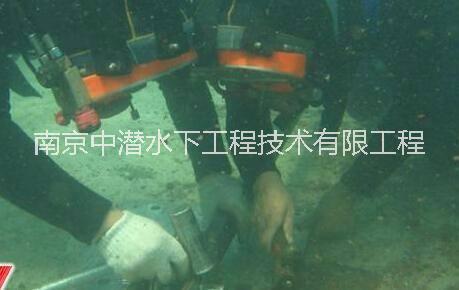 常州中潜潜水打捞 水下工程 探查清理堵漏 救助抢险 河道疏浚 发电厂清淤 管道清理淤泥图片