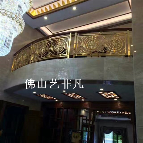 昆明豪宅酒店专用铝板镂空雕刻k金旋转楼梯护栏