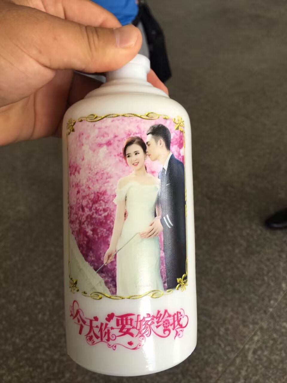 酒瓶打印機(jī) 酒瓶打印機(jī)廠家 深龍杰打印機(jī)行業(yè)15年