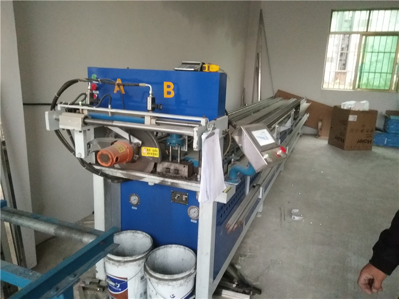 全自動(dòng)沖孔機(jī)圖片/全自動(dòng)沖孔機(jī)樣板圖 (1)