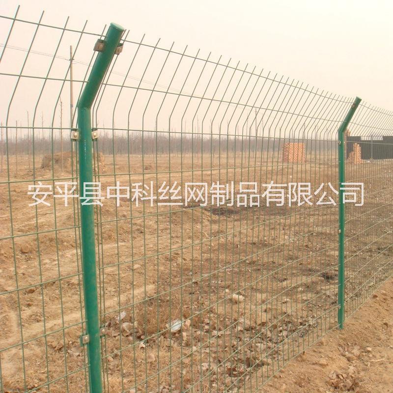 公路護(hù)欄網(wǎng) 雙邊絲浸塑護(hù)欄網(wǎng)圖片/公路護(hù)欄網(wǎng) 雙邊絲浸塑護(hù)欄網(wǎng)樣板圖 (4)