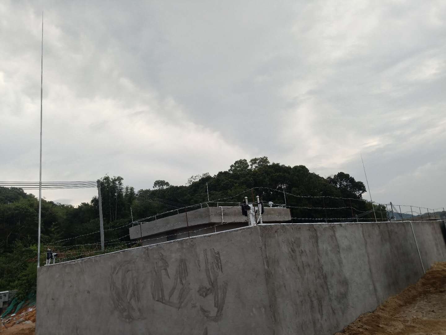 花都區(qū)避雷針安裝圖片