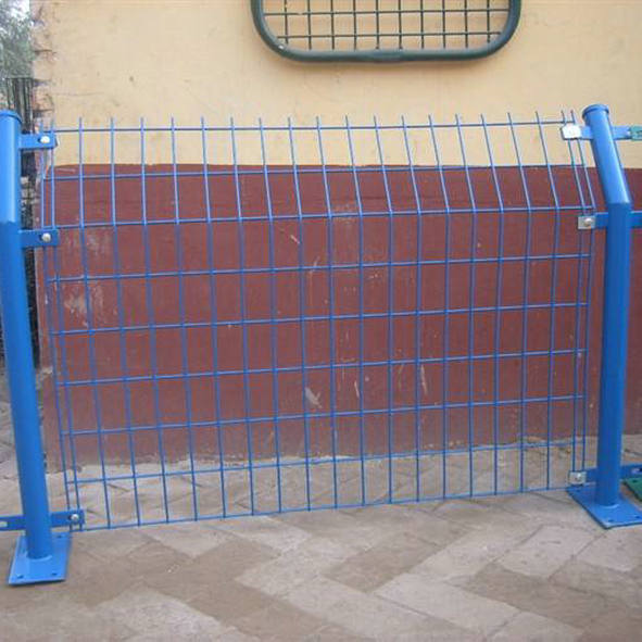 長春雙邊絲護欄、隔離柵、公路護欄、鐵路護欄、市政防護網(wǎng) 長春雙邊絲護欄、隔離柵，