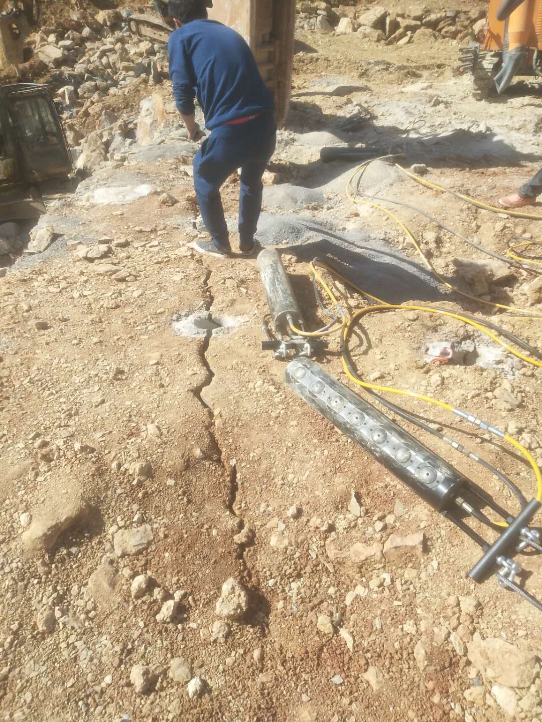 代替放炮破石機(jī)圖片/代替放炮破石機(jī)樣板圖 (1)