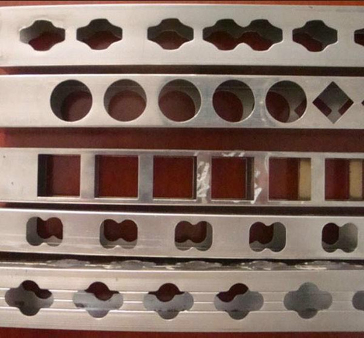 護(hù)欄沖孔機(jī)械圖片/護(hù)欄沖孔機(jī)械樣板圖 (4)