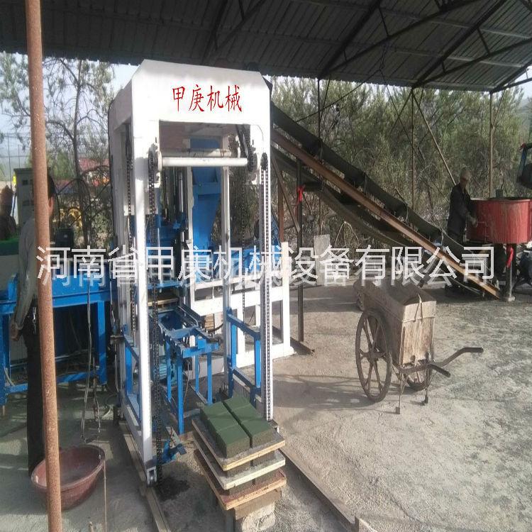 厲害了鞏義路面彩磚機(jī)廠家 國外客戶都說好的液壓人行道花磚制磚機(jī)設(shè)備