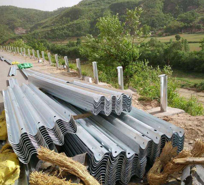 護(hù)欄哪家好就選貴州派力護(hù)欄廠家定制加工貴州波形護(hù)欄 鋅鋼護(hù)欄 不銹鋼護(hù)欄 鋁合金護(hù)欄