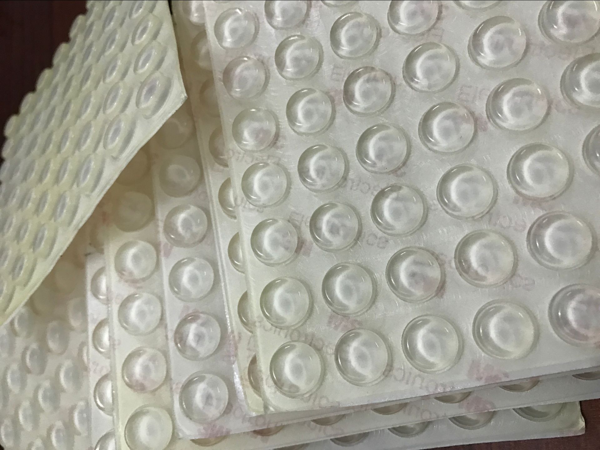 優(yōu)質(zhì)透明膠墊圖片/優(yōu)質(zhì)透明膠墊樣板圖 (2)